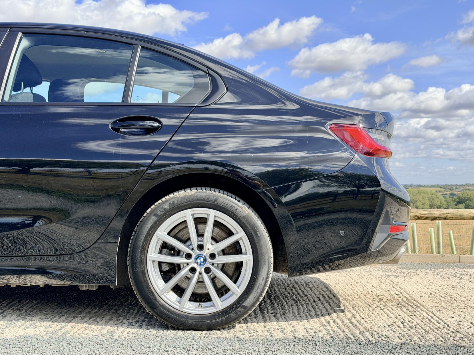 Bmw 3 Series - Image 11