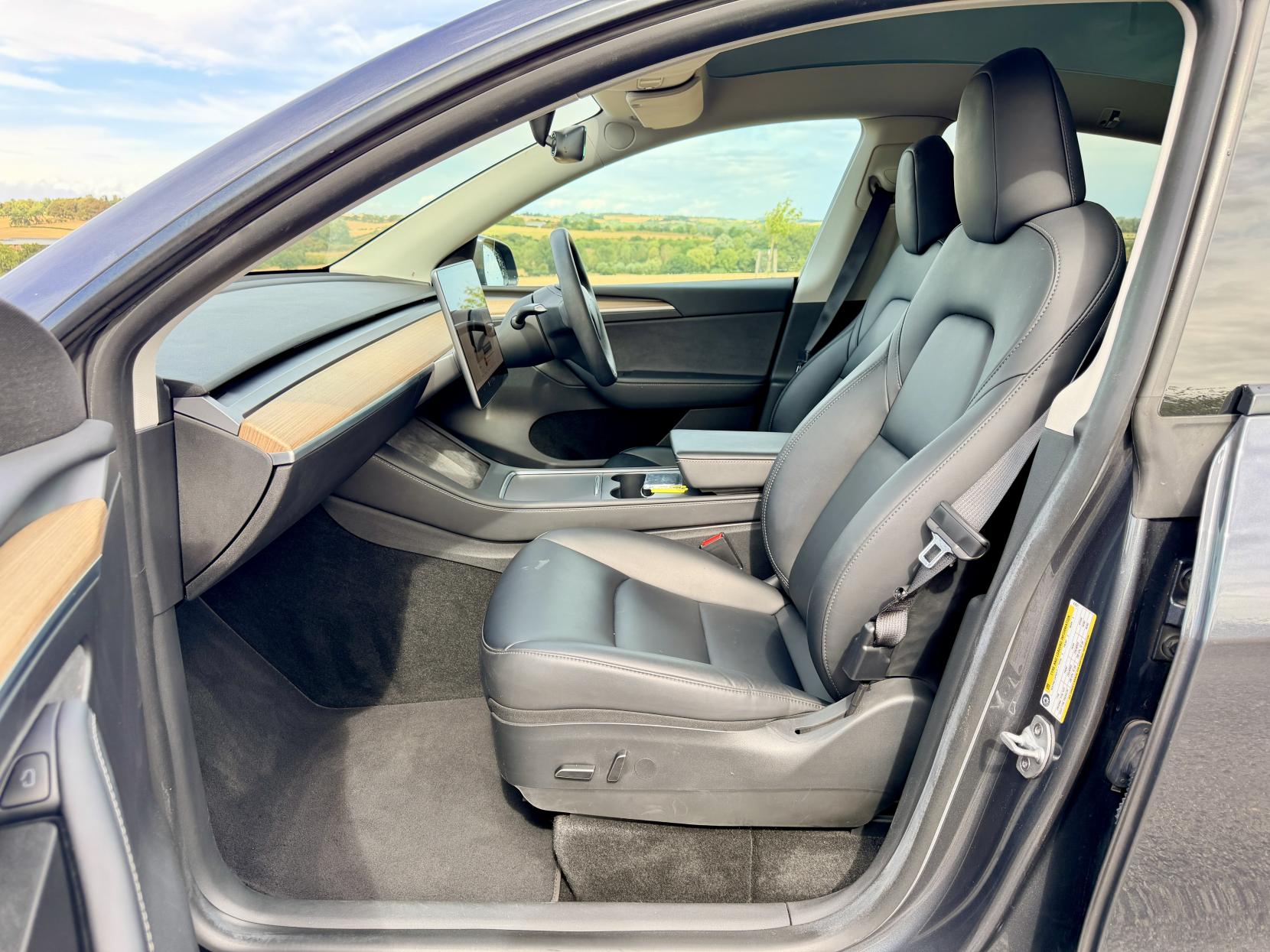 Tesla Model Y - Image 8