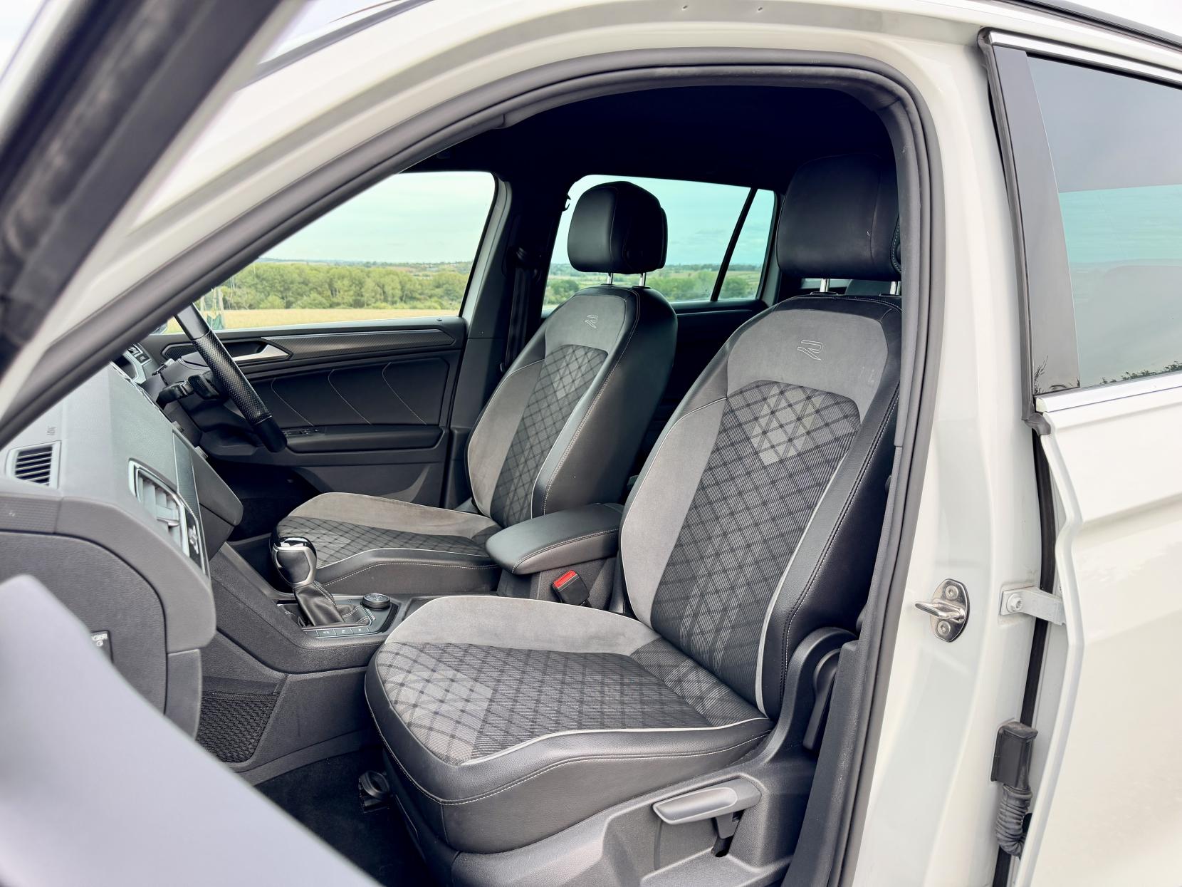 Volkswagen Tiguan - Image 11