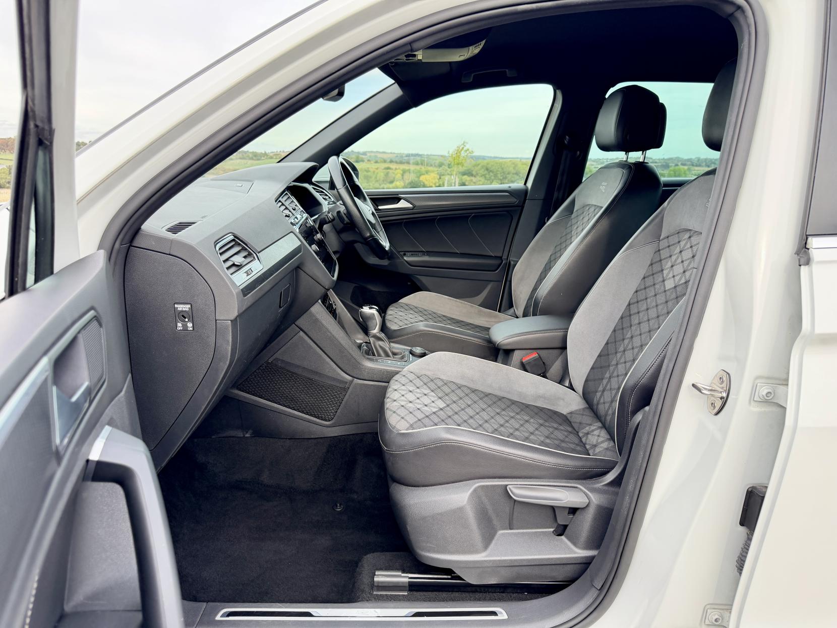 Volkswagen Tiguan - Image 12