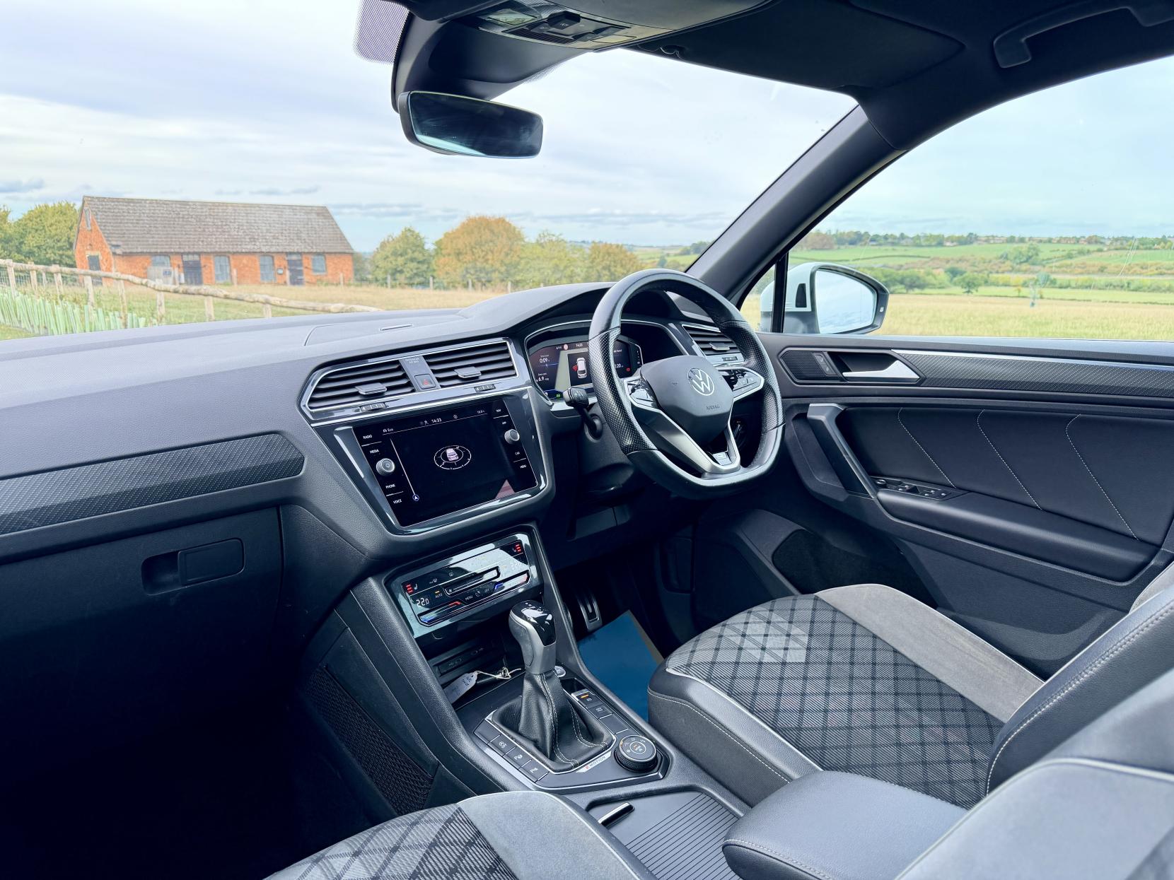 Volkswagen Tiguan - Image 13