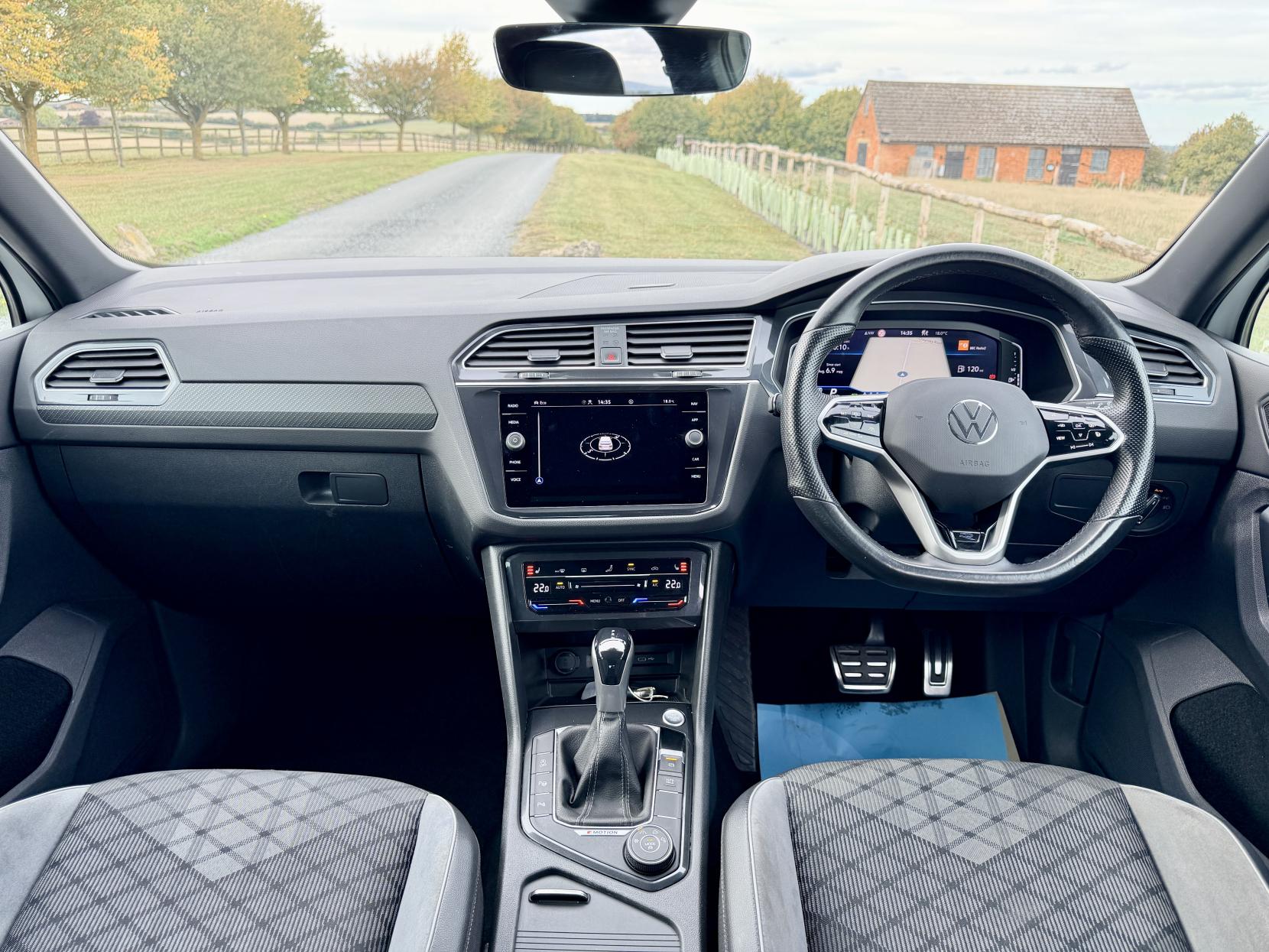 Volkswagen Tiguan - Image 16