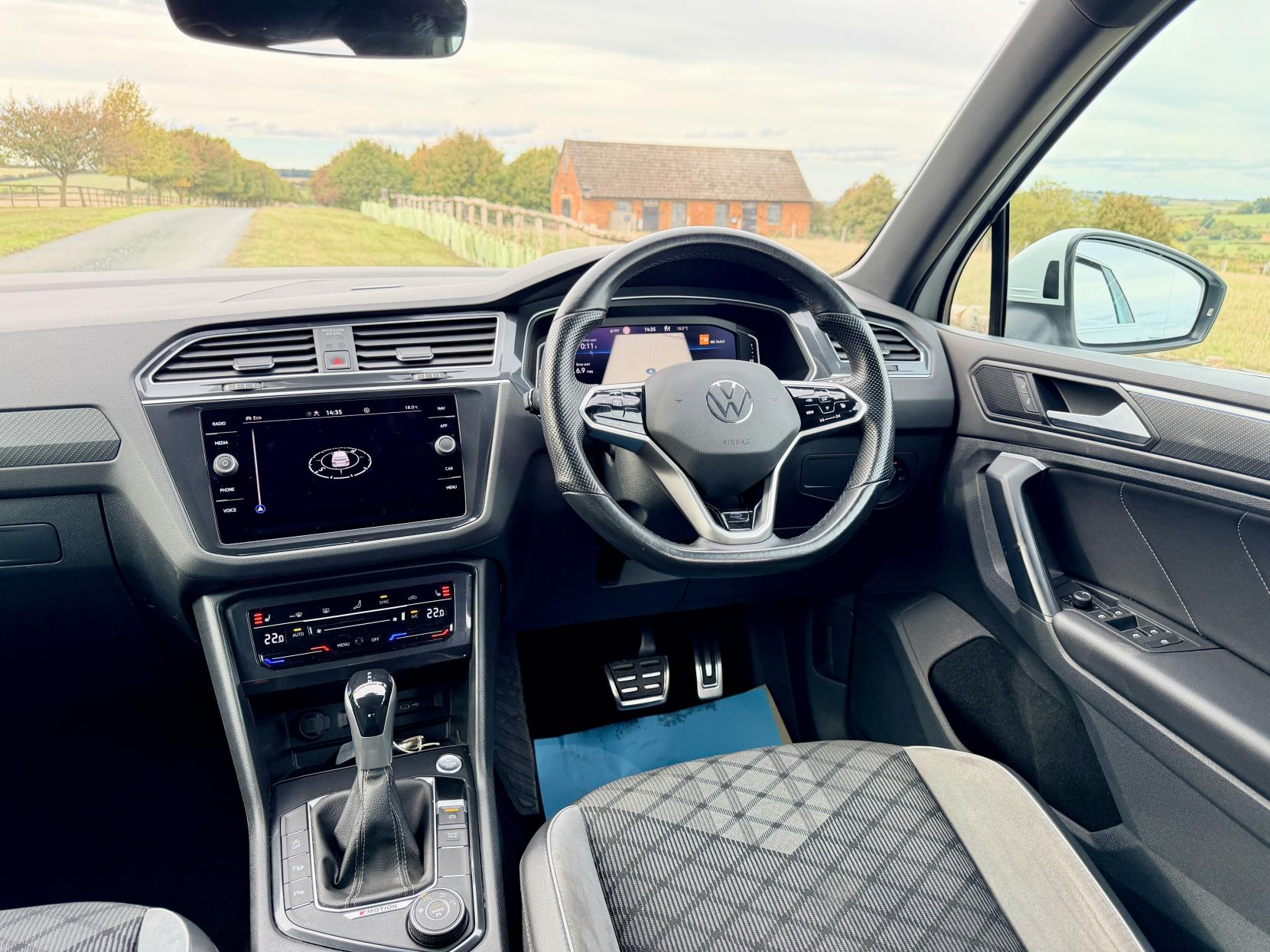 Volkswagen Tiguan - Image 17