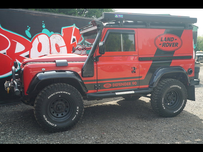 Land Rover Defender 90 - Image 13