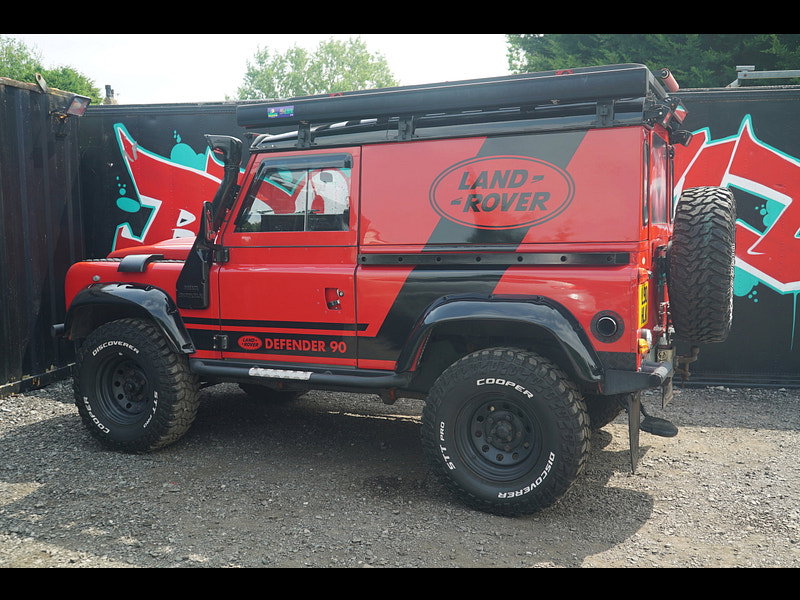 Land Rover Defender 90 - Image 18