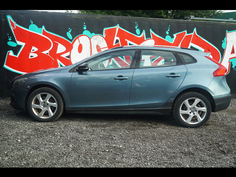 Volvo V40 Cross Country - Image 14