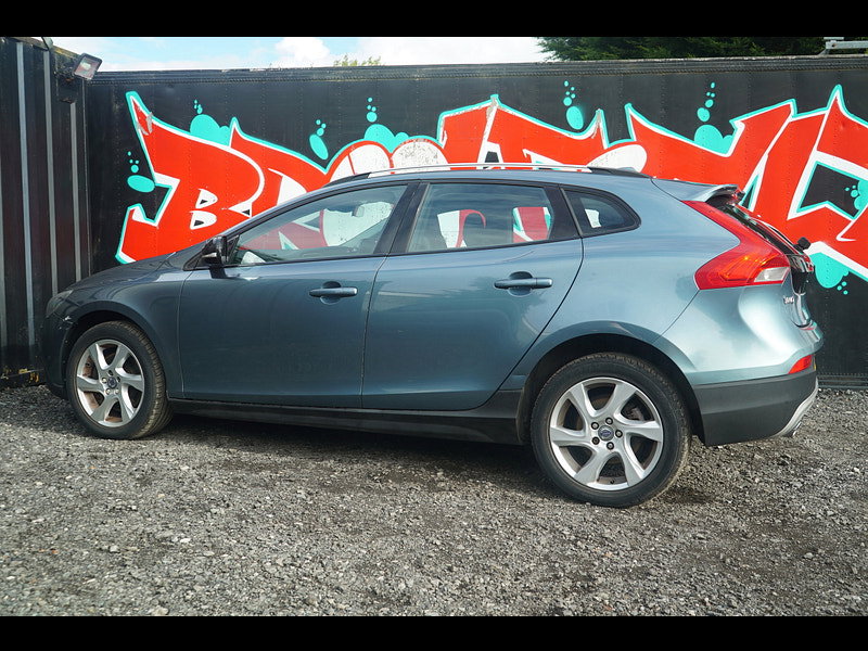 Volvo V40 Cross Country - Image 16