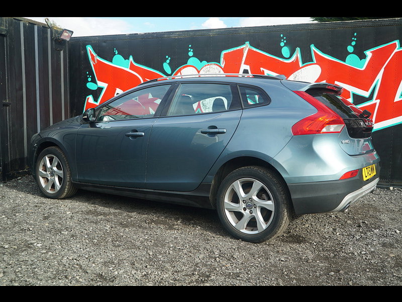 Volvo V40 Cross Country - Image 17