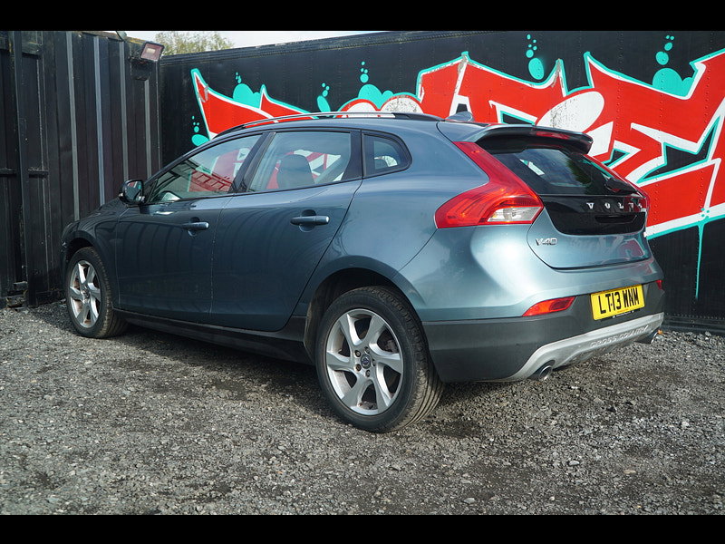 Volvo V40 Cross Country - Image 18