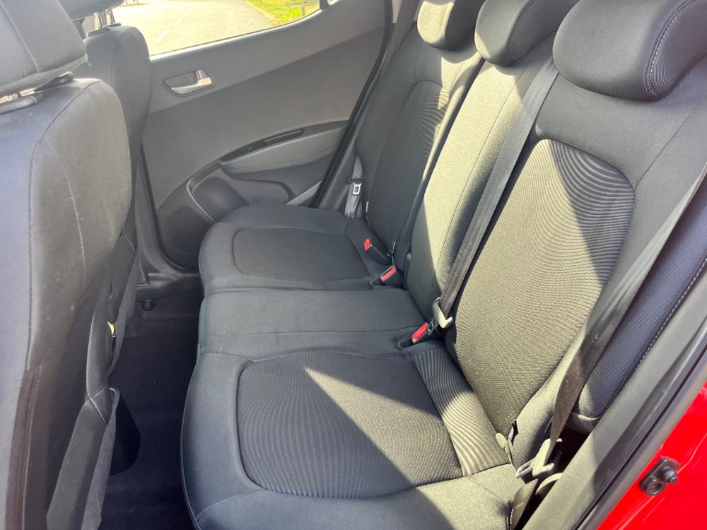 Hyundai i10 1.2 Premium SE Hatchback 5dr Petrol Auto Euro 6 (87 ps) - Image 7