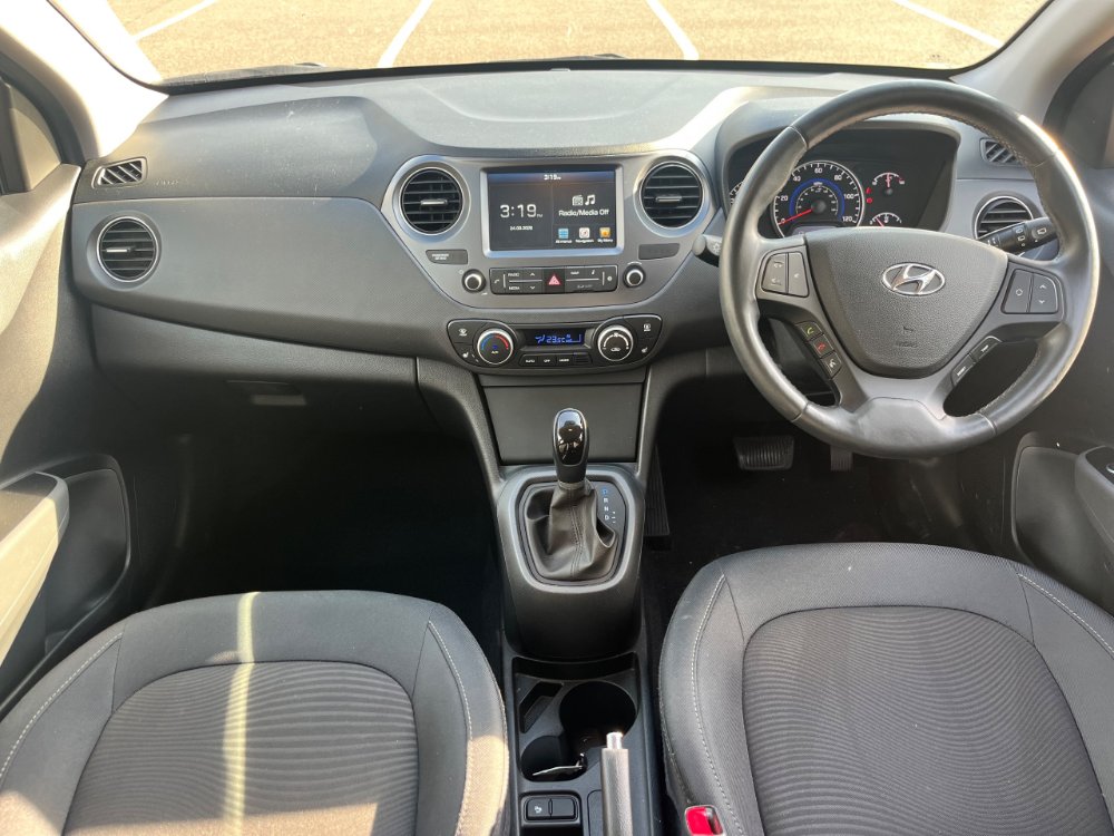Hyundai i10 1.2 Premium SE Hatchback 5dr Petrol Auto Euro 6 (87 ps) - Image 8