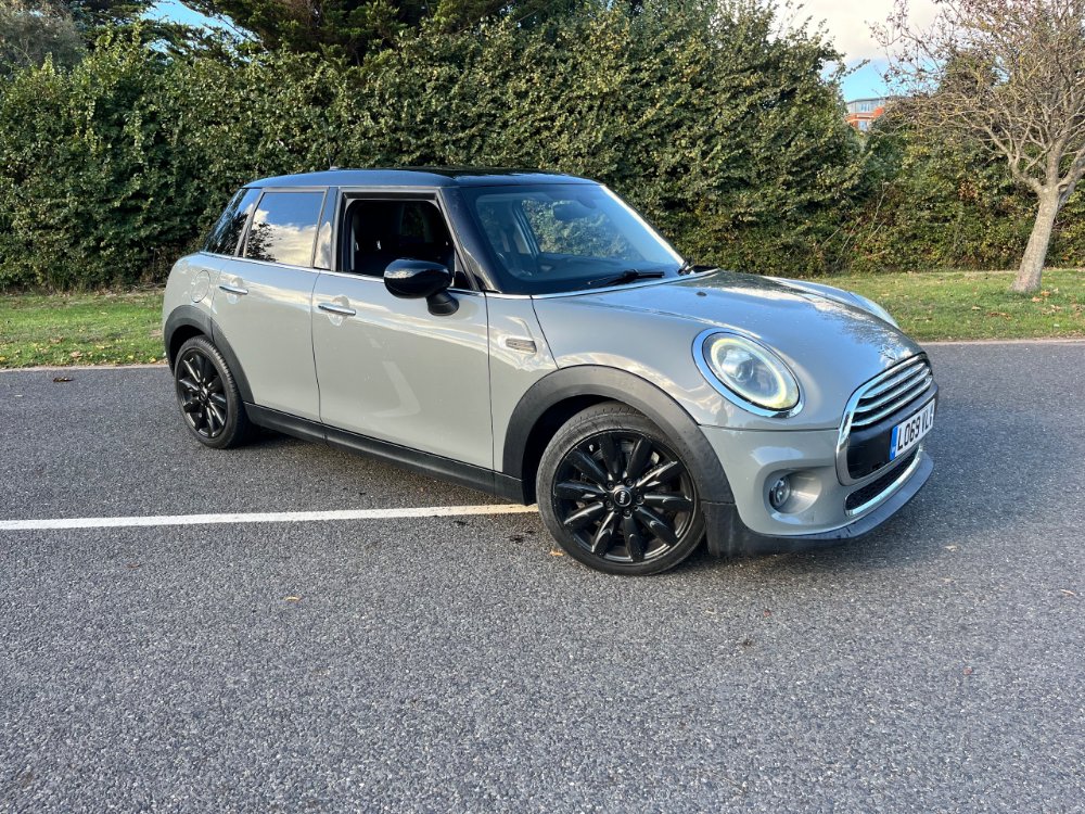 Mini Hatch 1.5 Cooper Exclusive Hatchback 5dr Petrol Steptronic Euro 6 (s/s) (136 ps)