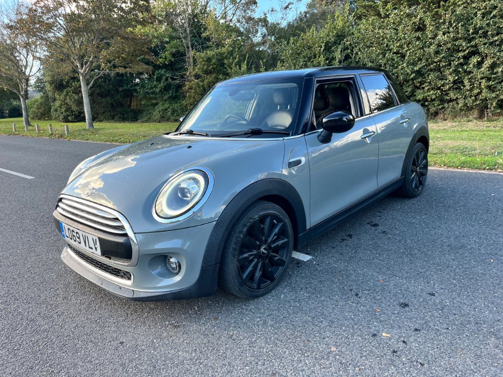 Mini Hatch 1.5 Cooper Exclusive Hatchback 5dr Petrol Steptronic Euro 6 (s/s) (136 ps) - Image 3