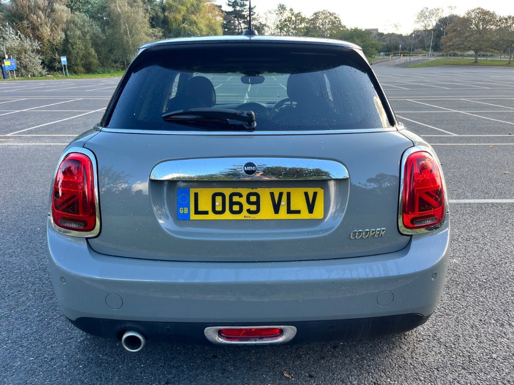 Mini Hatch 1.5 Cooper Exclusive Hatchback 5dr Petrol Steptronic Euro 6 (s/s) (136 ps) - Image 4