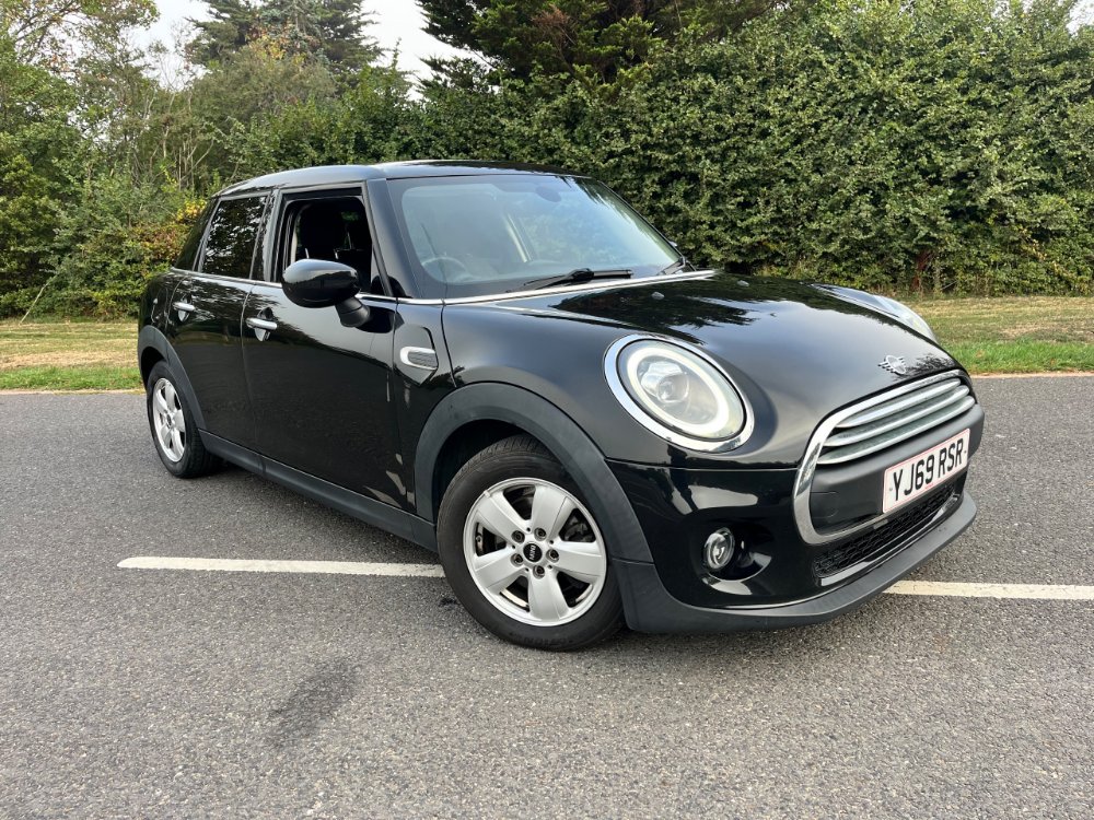 Mini Hatch 1.5 Cooper Classic Hatchback 5dr Petrol Steptronic Euro 6 (s/s) (136 ps)
