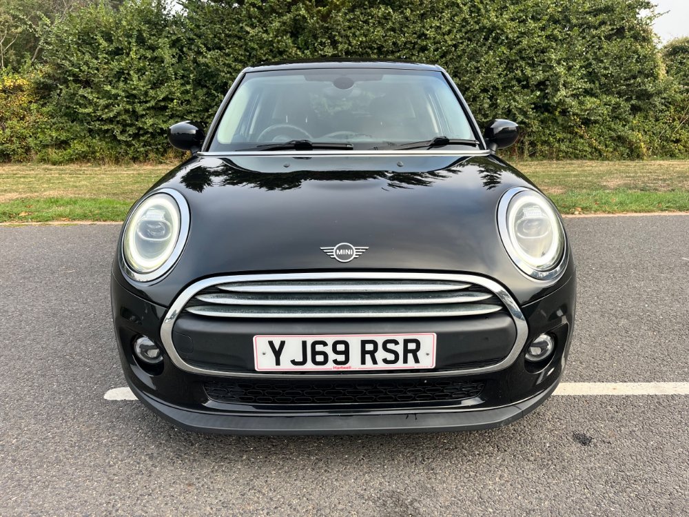 Mini Hatch 1.5 Cooper Classic Hatchback 5dr Petrol Steptronic Euro 6 (s/s) (136 ps) - Image 2