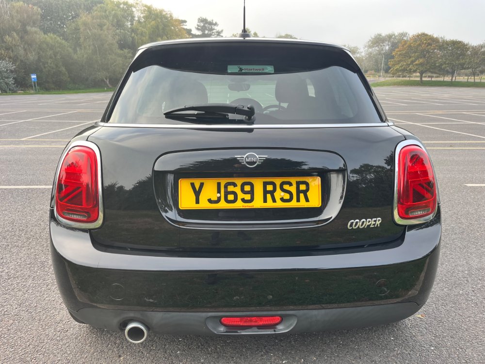 Mini Hatch 1.5 Cooper Classic Hatchback 5dr Petrol Steptronic Euro 6 (s/s) (136 ps) - Image 4