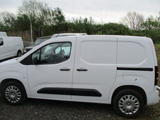 Vauxhall Combo - Image 9
