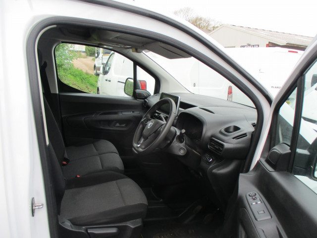 Vauxhall Combo - Image 10