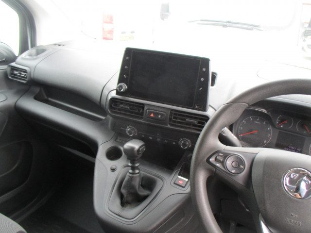 Vauxhall Combo - Image 11