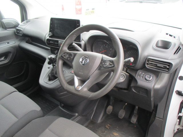 Vauxhall Combo - Image 13