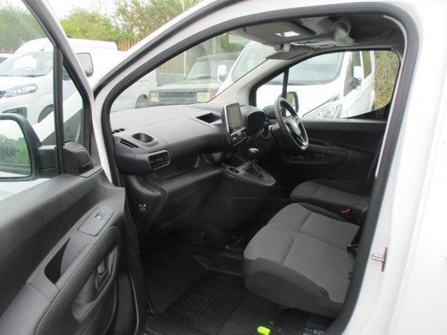 Vauxhall Combo - Image 14