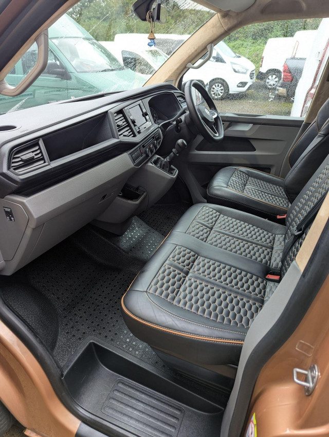 Volkswagen Transporter - Image 8