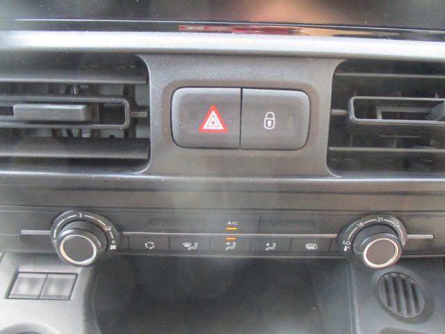 Vauxhall Combo - Image 11