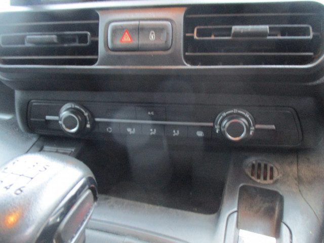 Vauxhall Combo - Image 13