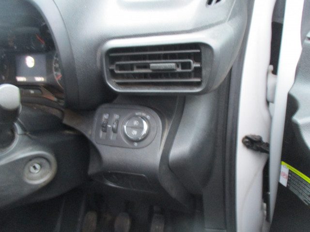 Vauxhall Combo - Image 14