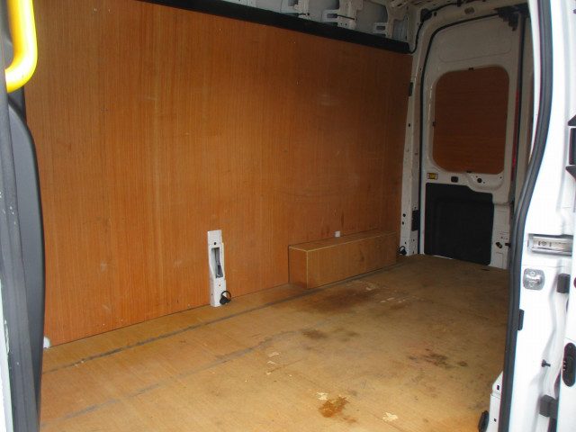 Ford Transit - Image 10