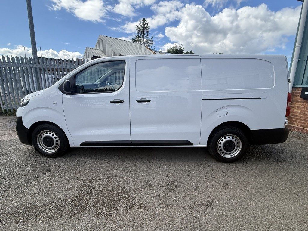 Vauxhall Vivaro - Image 3