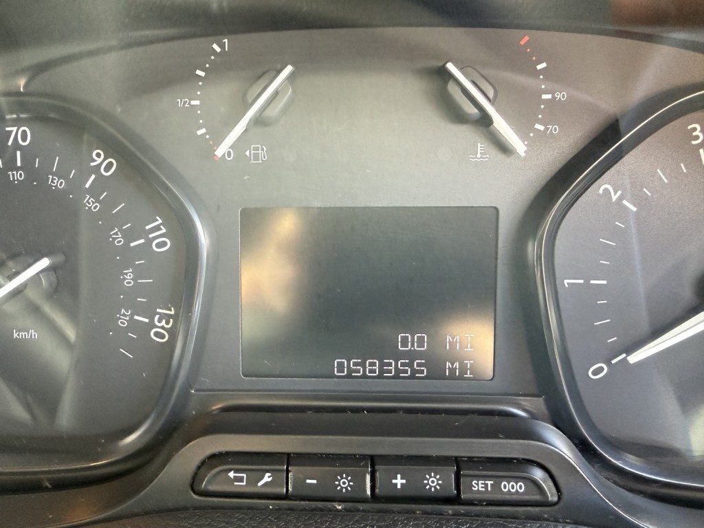 Vauxhall Vivaro - Image 7