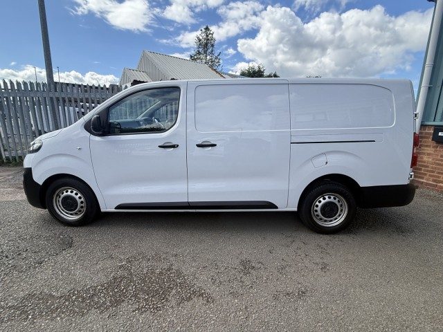 Vauxhall Vivaro - Image 11