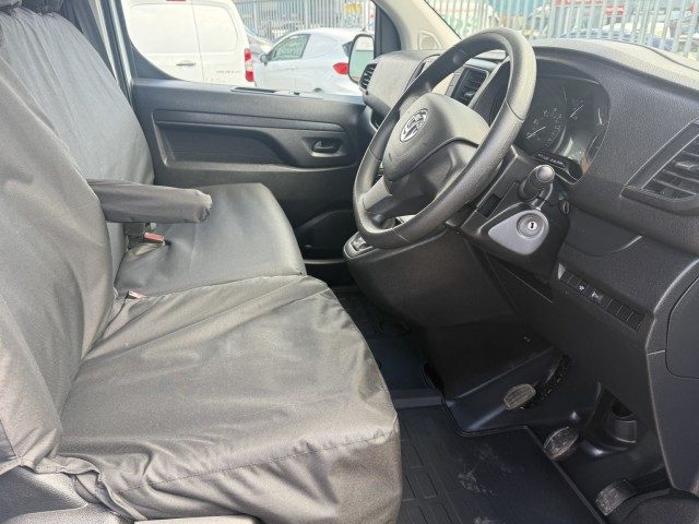 Vauxhall Vivaro - Image 14