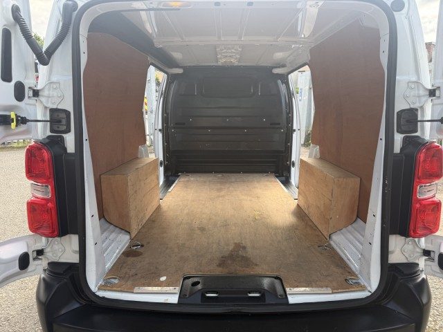 Vauxhall Vivaro - Image 16