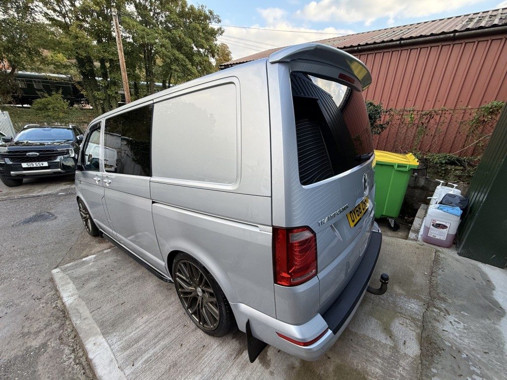 Volkswagen Transporter - Image 4