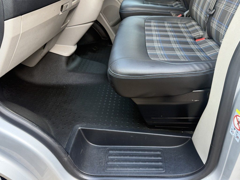 Volkswagen Transporter - Image 10
