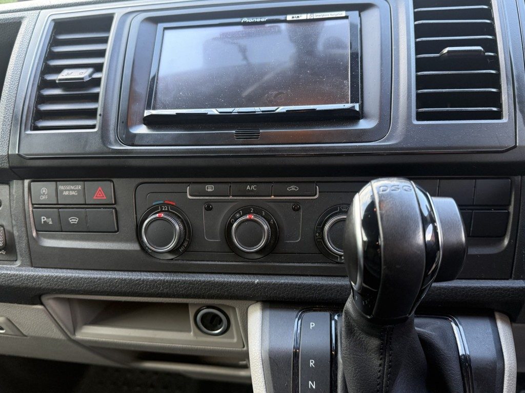Volkswagen Transporter - Image 13