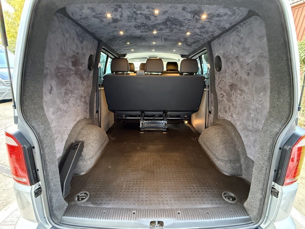Volkswagen Transporter - Image 16