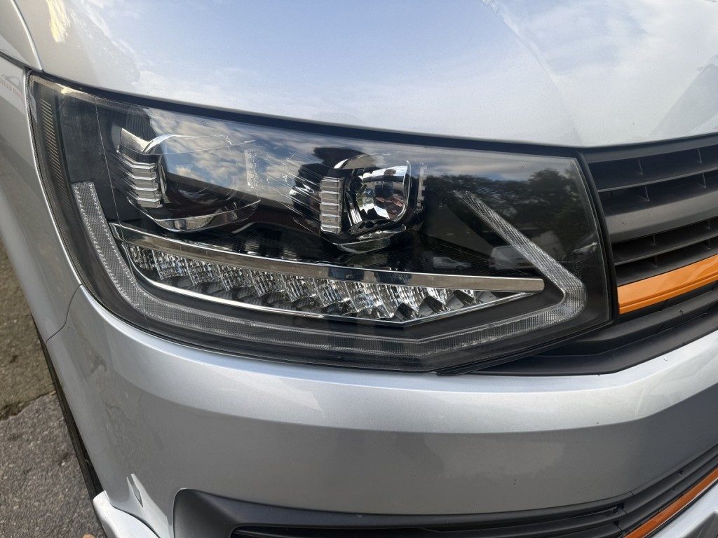 Volkswagen Transporter - Image 18