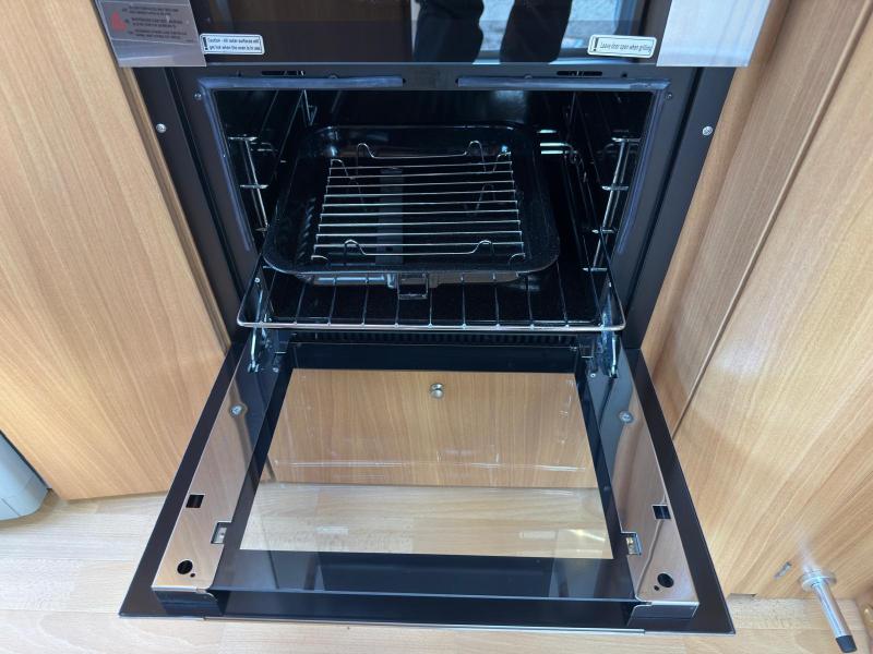 Swift Conqueror 480 - Image 9