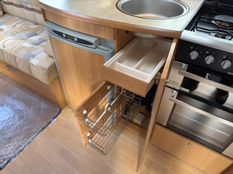 Swift Conqueror 480 - Image 14