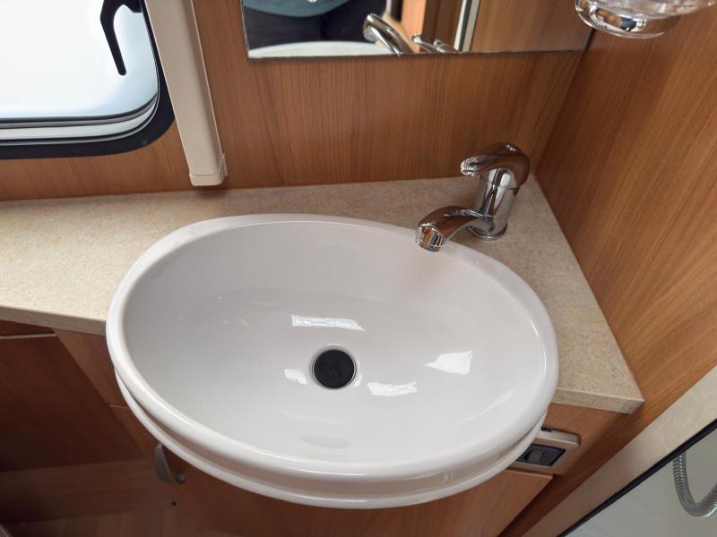 Swift Conqueror 480 - Image 17