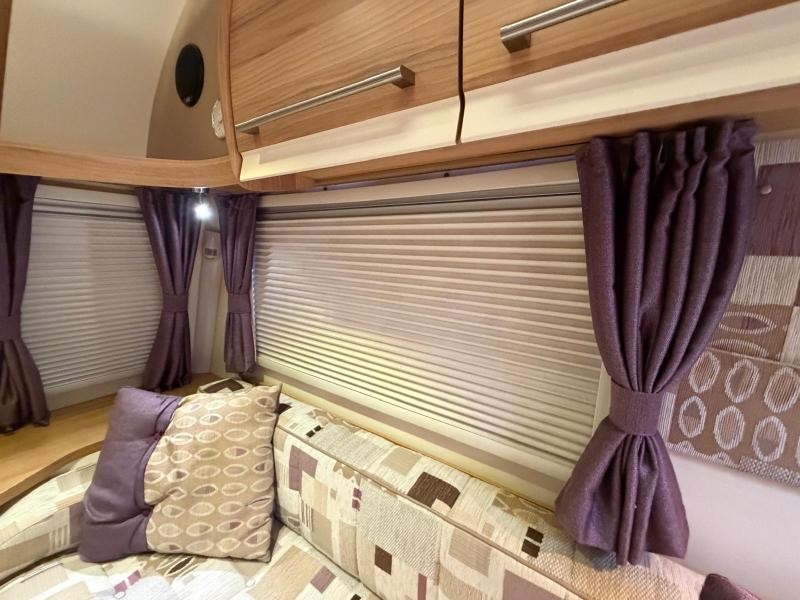 Bailey Unicorn Seville - Image 22