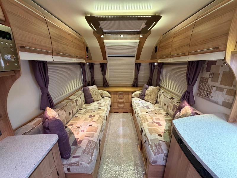 Bailey Unicorn Seville - Image 24