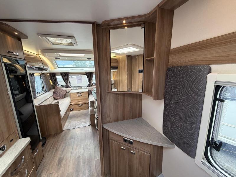 Swift Elegance 580 - Image 3