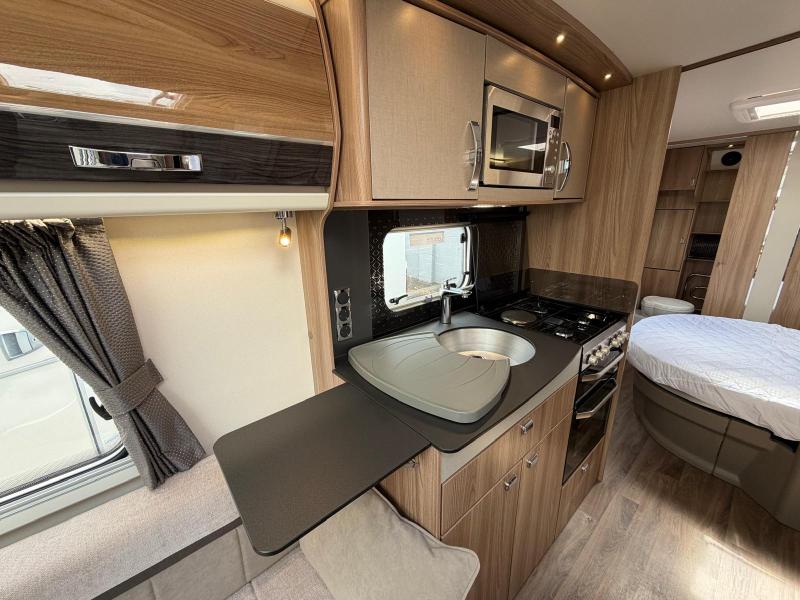 Swift Elegance 580 - Image 8