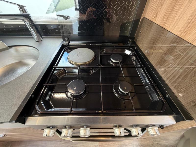 Swift Elegance 580 - Image 10