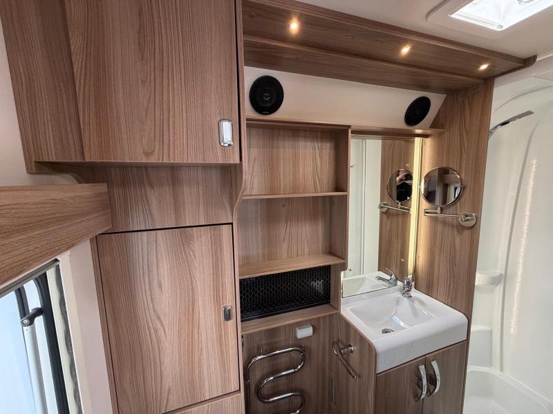 Swift Elegance 580 - Image 21